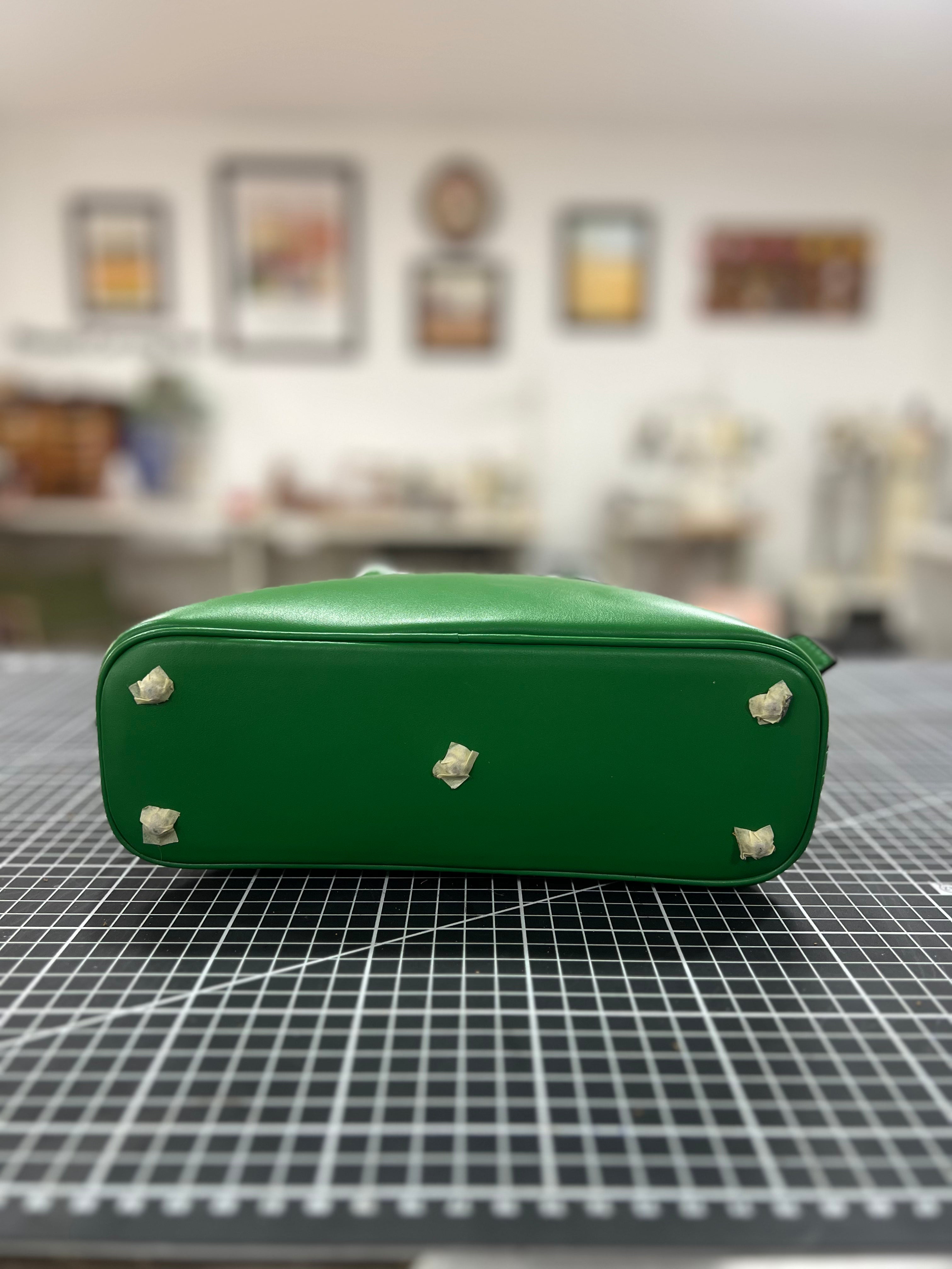 Structured Bowling Bag · 27 cm