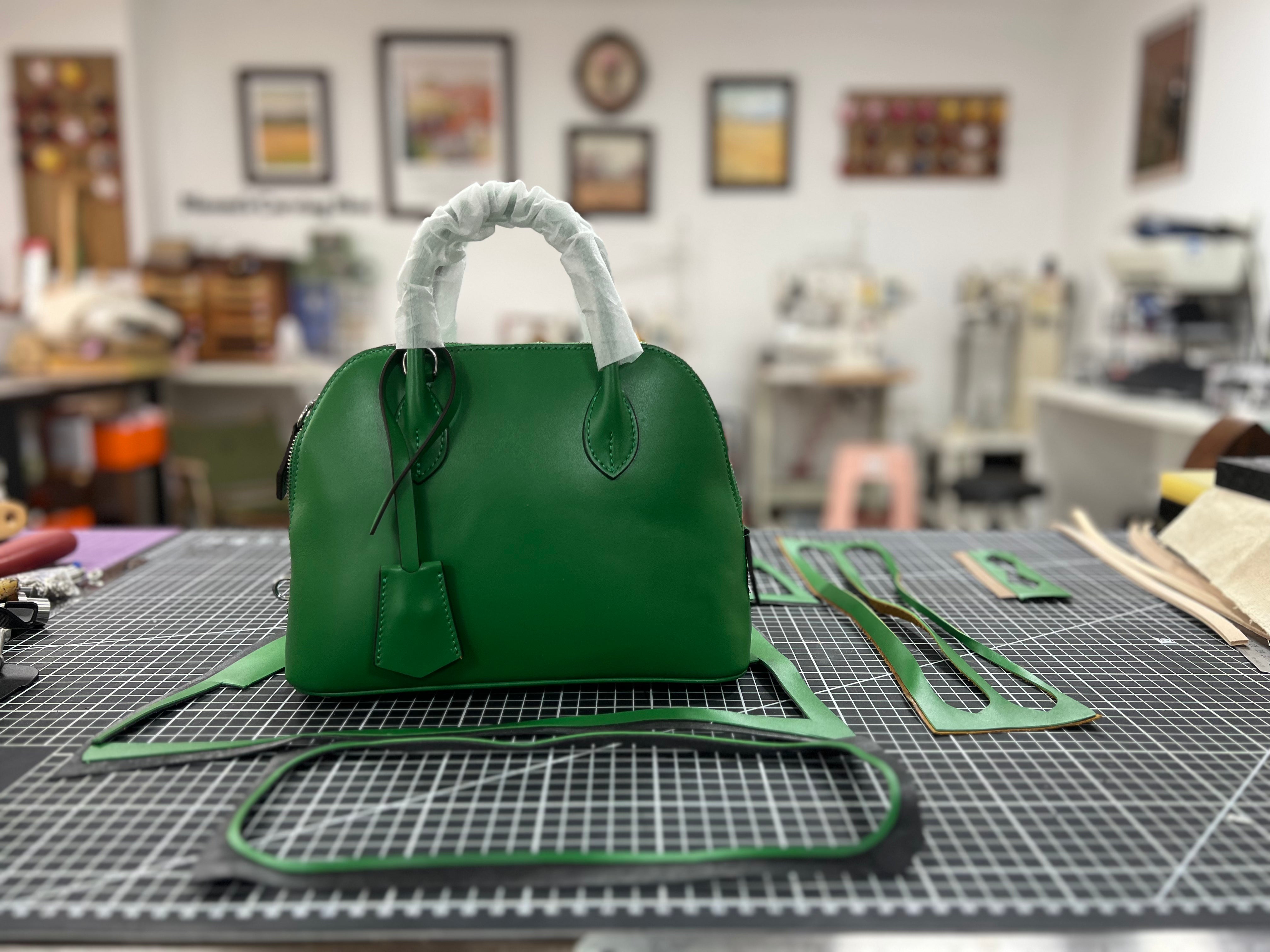 Structured Bowling Bag · 27 cm