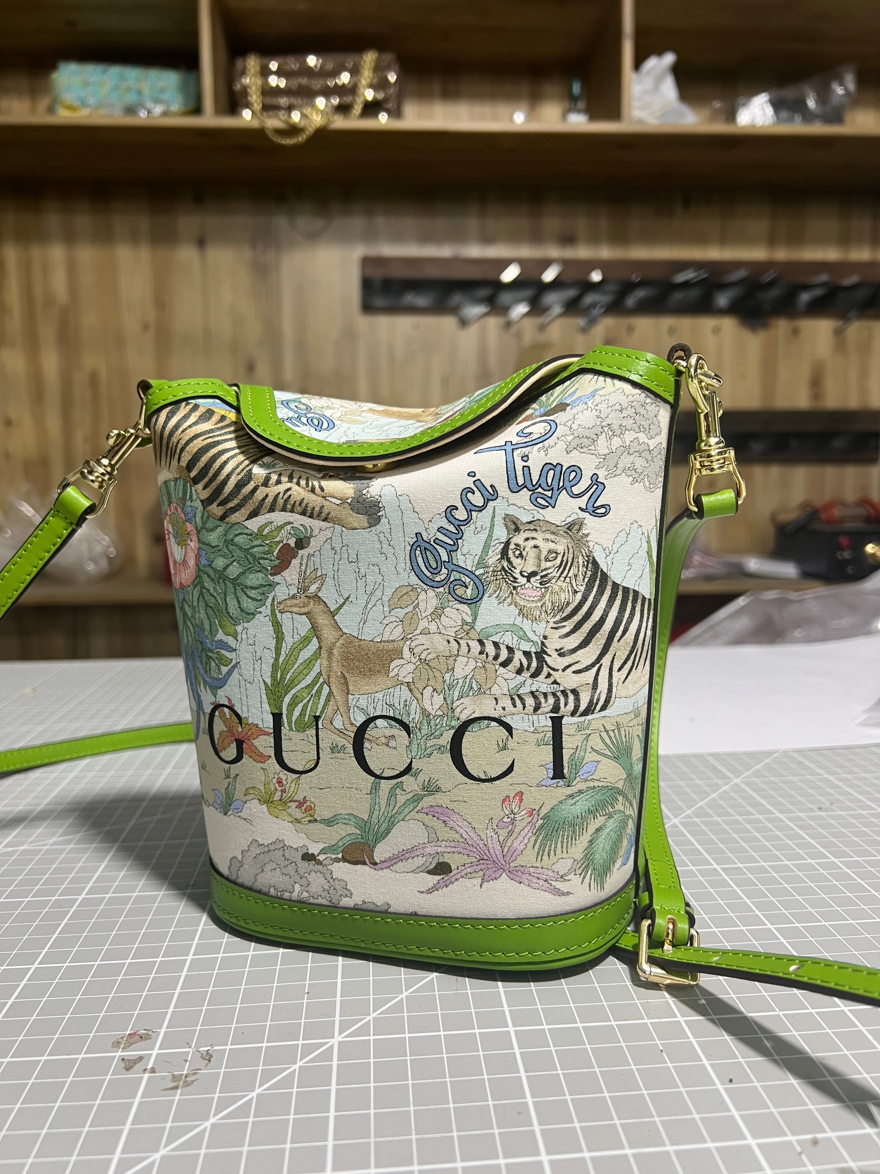 Gucci bag with tiger sale