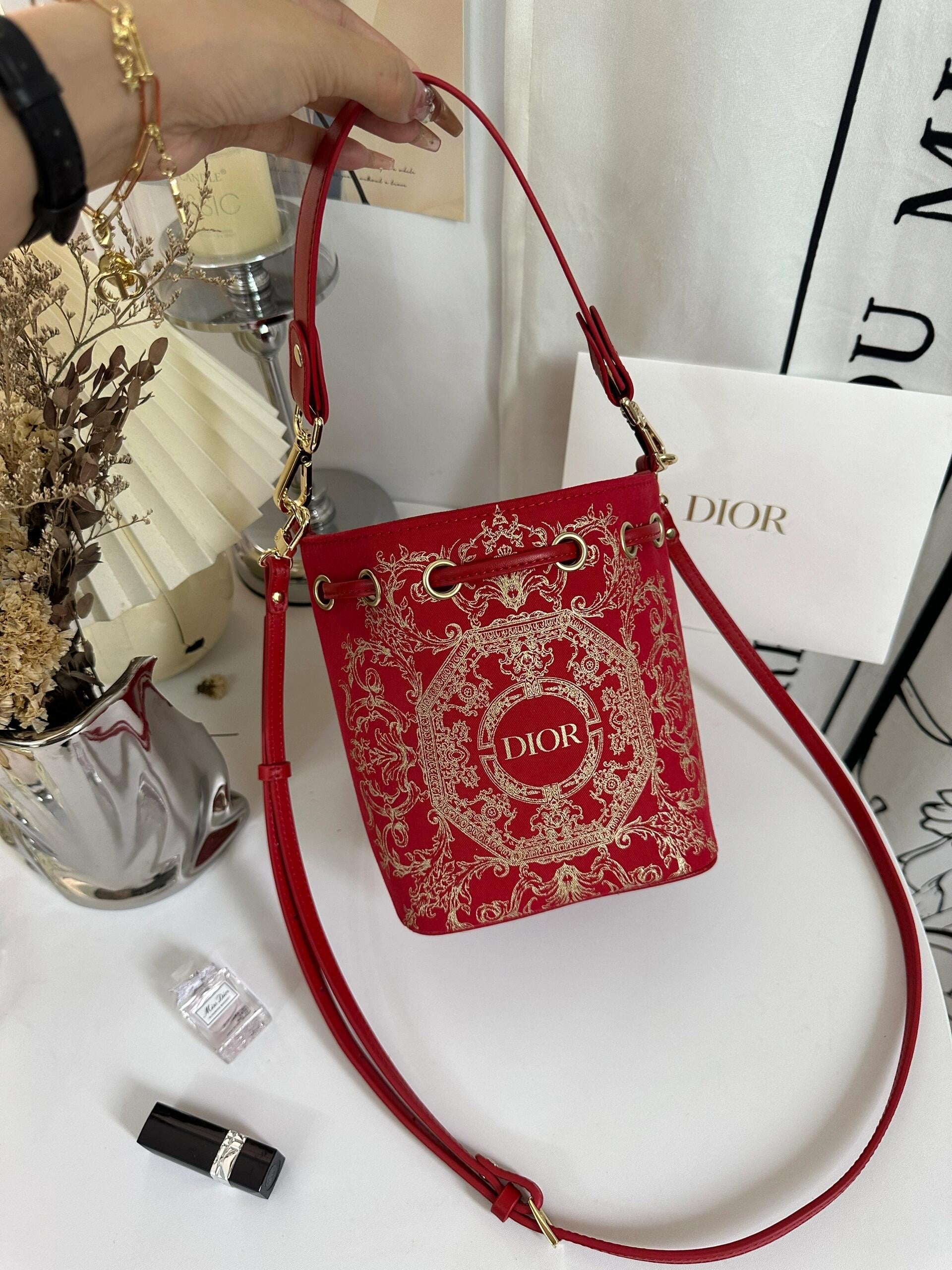 Dior Year of the Dragon Bucket Bag: A Perfect Blend of Tradition and Modernity